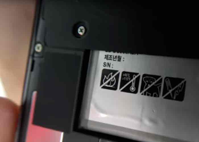 Le pictogramme du chien barré sur la batterie du Galaxy S8