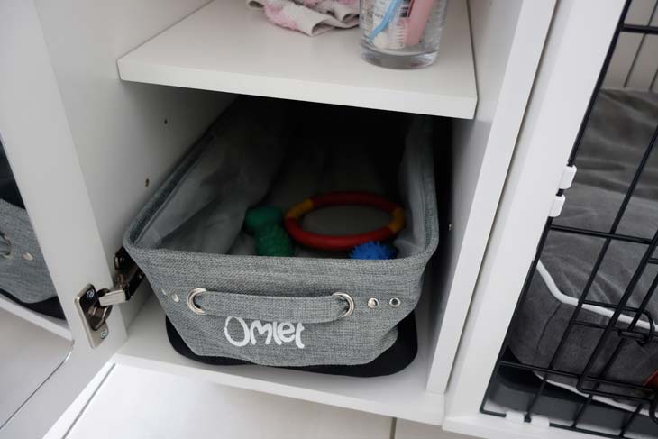 Un panier de rangement pour le placard